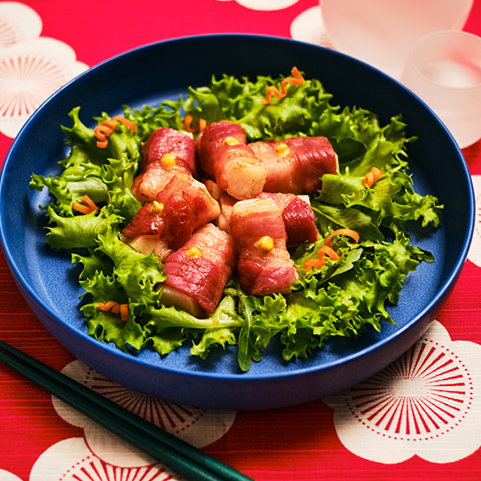 おかずにもおつまみにも！お餅のベーコン巻き焼き