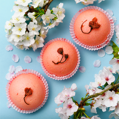 桜とココナッツミルクで蒸しカップケーキ